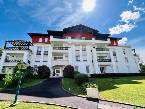 Cambo-les-Bains Apartment | Appartement T3 avec Terrasse et Piscine, 4 Couchages, Proche Centre-Ville - Cambo-les-Bains - FR-1-495-18