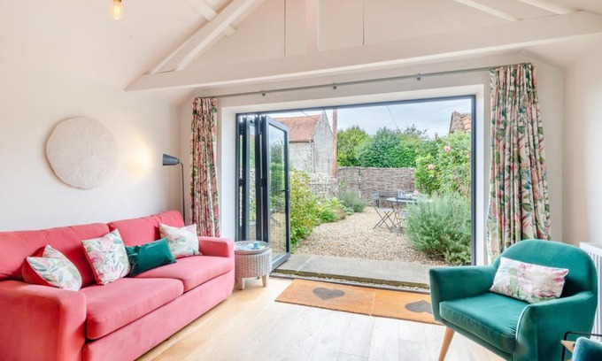 Holt House | Appletree Cottage