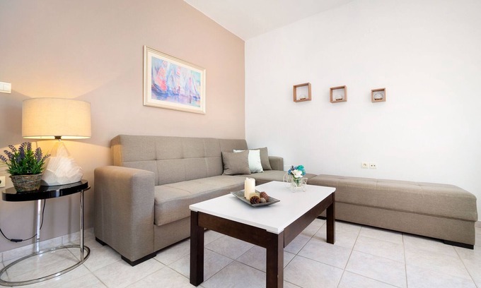 Vamvakopoulo Apartment | Aptera Beach Apartment, 2 BD, 500 meters from beach
