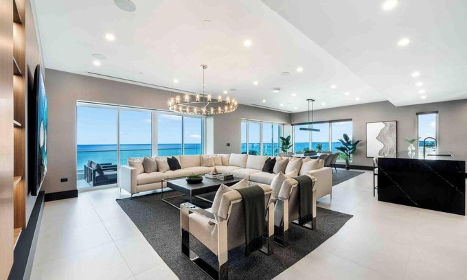 Seven Mile Beach Condo | Aqua #4: Full Floor Luxury Condo on 7 Mile Beach w/Shared Pool