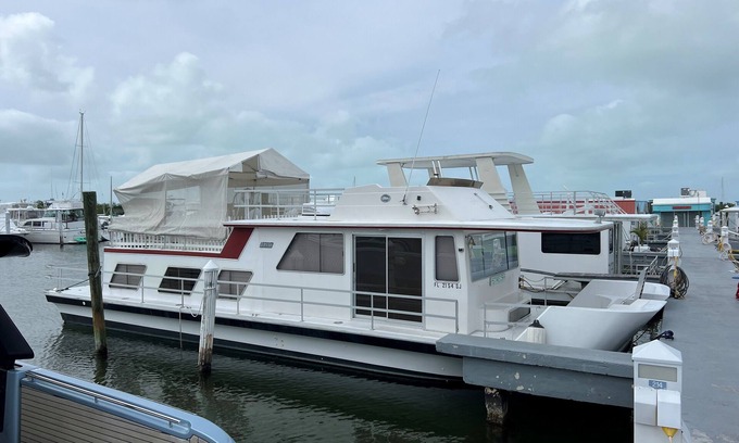 Tavernier Boat Rental | Aqua Villa Starfish @ Mangrove Marina Resort on the waterfront