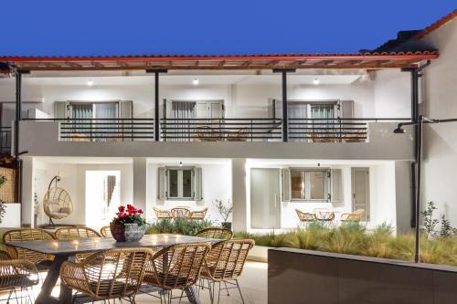Polichrono Apartment | Araliki Suites