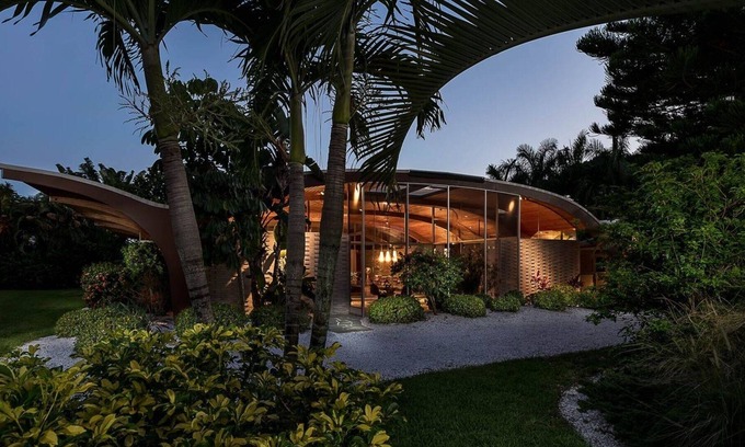 Golden Beach House | Architectual Icon located on beautiful Venice Island