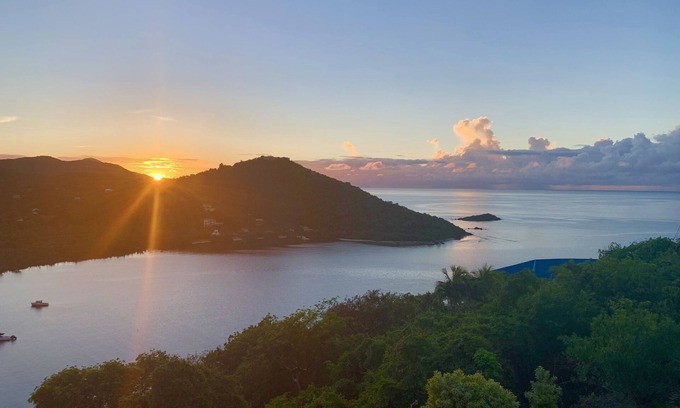 Point Rendezvous Villa | Arco Iris~3 Private King Suites, AC, Private Pool, Ocean Views, well appointed!