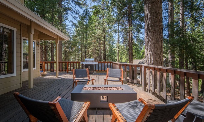 Glencoe House | Arnold Basecamp - New Listing - Steps from the Arnold Rim Trail