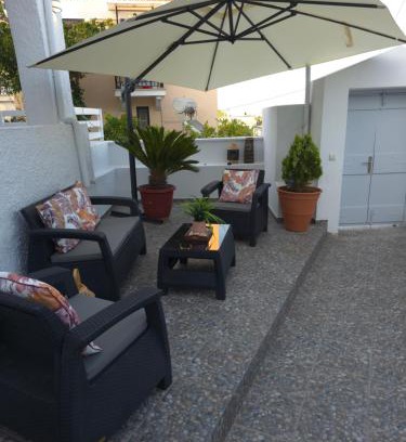 Spetses House | Aroura Homes Spetses 3BR 2BA