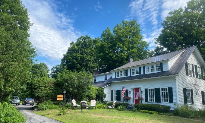 Montpelier Apartment | Artful Lodging & Retreats