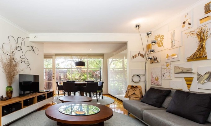 Kensington Apartment | Artists Hideaway in Vibrant Kensington