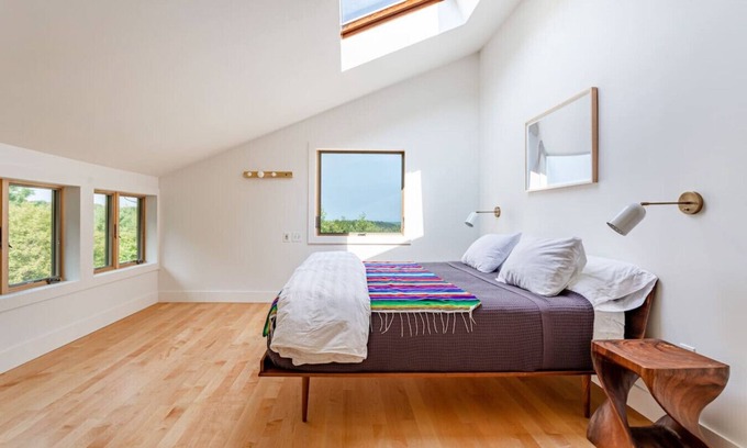 Old Chatham House | Artists’ Hideaway in Old Chatham