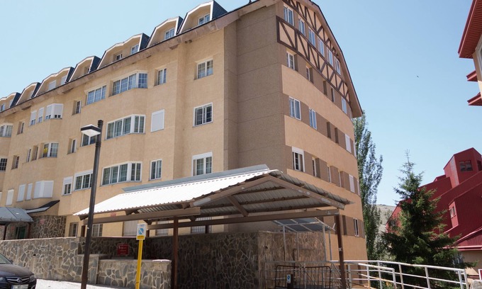 Pradollano Apartment | Arttyco Sierra Nevada building studio with pool, sauna and jacuzzi