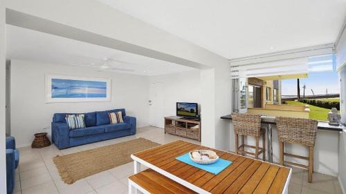 Terrigal House | Ashwood 100 Meters To Beach, Shops, Cafes Accom Holidays