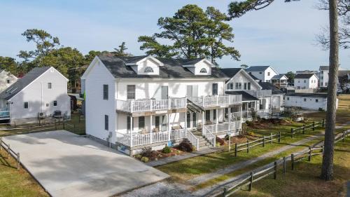 Chincoteague House | Assateague Overlook - Water views w/public dock!