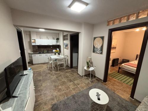 Thessaloniki City Centre Apartment | At the core of the city next to Gallerius Palace