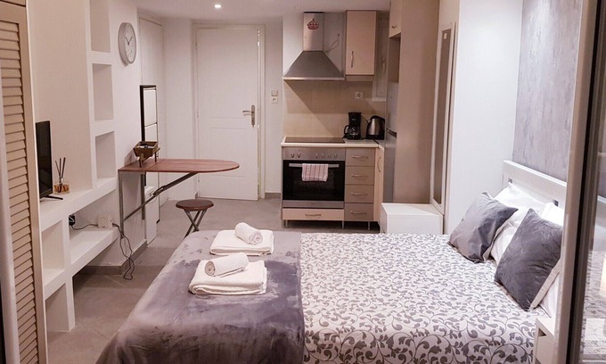 Filopappou Apartment | Athens koukaki cozy stydio near acropolis