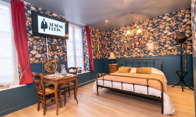 Charleville-Mezieres Apartment | Au Gentleman Cambrioleur