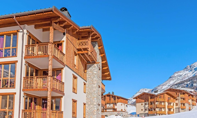 Lanslevillard Condo | Au pied des pistes | Vue imprenable + piscine