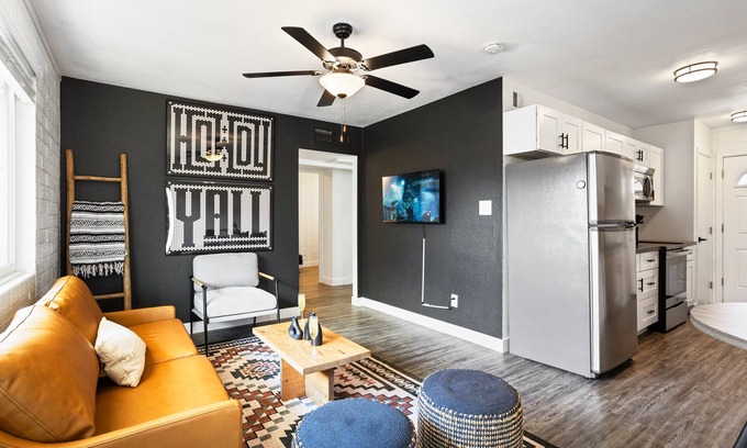 Entertainment District House | Aura-2 Units-Next to the Entertainment District