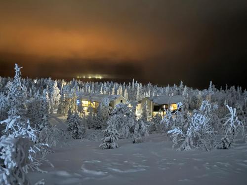 Sirkka Apartment | AuroraLevi Utsuvaara Retreat, Ski-In, 2 ski pass included