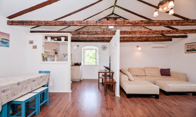 Sucici Apartment | Autenthic mediterranean apartment in lovely Mošćenička Draga