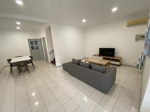 Kuching House | Authentic Local Terrace House in Kuching