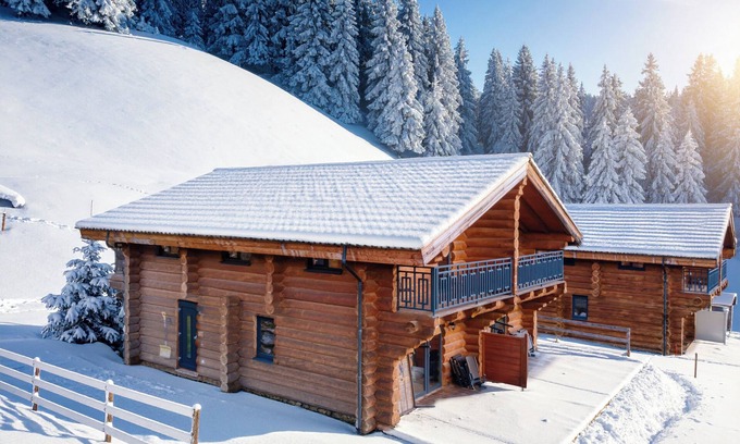 Jenig Ski Chalet | Authentic log house near top ski resort