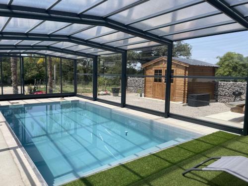 Couzon House | Authentique bergerie rénovée avec piscine intérieure chauffée - FR-1-489-471