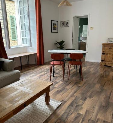 Laval Apartment | Authentique Lavallois T3 au cœur du vieux Laval