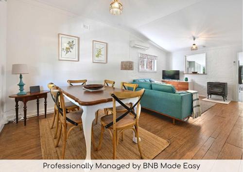 Orange House | Autumn Leaf Cottage - Close to CBD, Heritage Charm