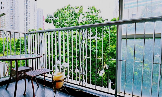 Futian Apartment | Avatar Green Queen Round Bed High Rise View Futian