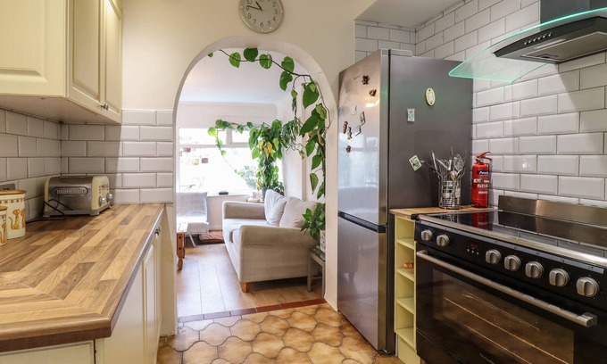 Clacton-on-Sea Cottage | AVONDALE, pet friendly, country holiday cottage in Clacton-On-Sea