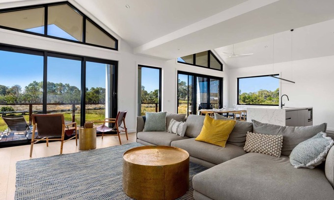 Inverloch House | Awakening Broadbeach - Wifi, linen