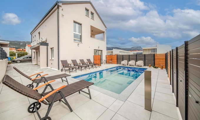 Kastel Novi Apartment | Awesome apartment in Kastel Novi