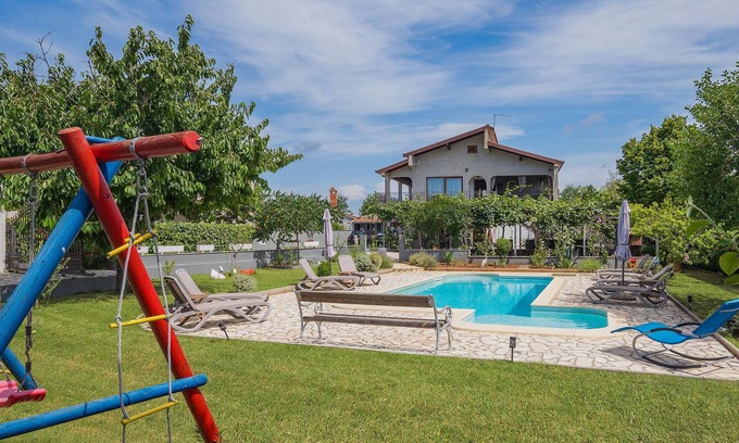 Zbandaj Apartment | Awesome apartment in Micetici with WiFi