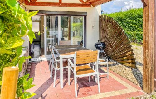 Criquetot-lʼEsneval House | Awesome Home In Criquetot-L'esneval