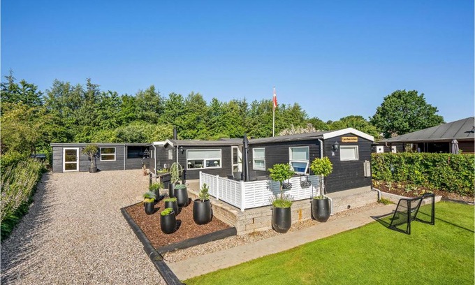 Grønninghoved Strand House | Awesome Home In Sjølund With Wifi