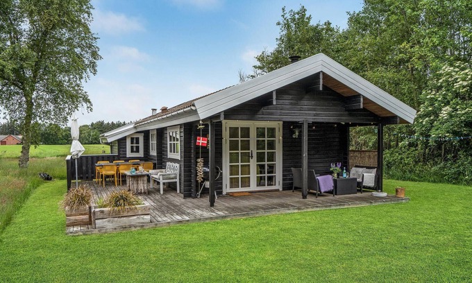 Jerup House | Awesome home in Strandby with WiFi