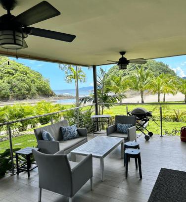 Las Escobas del Venado Apartment | Azuero Lodge: Luxury Beachfront condo- Playa Venao