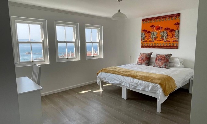 Simon's Town Cottage | Azure Cottage Simonstown Cape Town - Charming 2-bedroom cottage with seaview