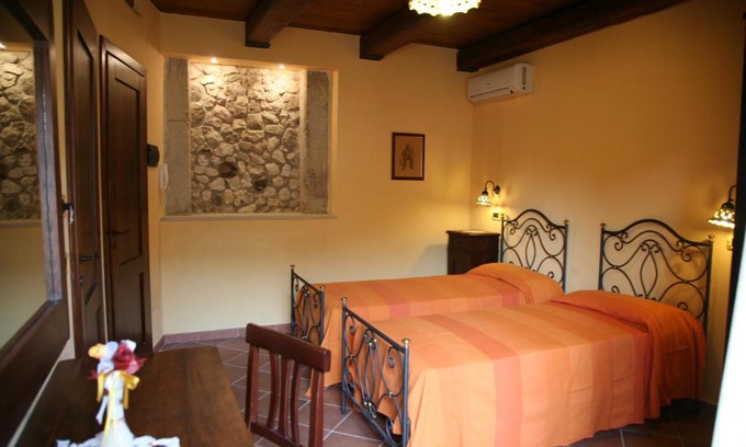 Santa Domenica Bed & Breakfast | B&B Casa Sguitti nel Centro Storico tra Tropea e Capo Vaticano