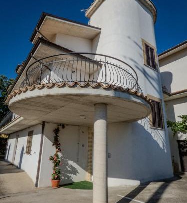 Vasto House | B&B LE LUCI CAMERA IN ATTICO GRAN VISTA interno 4 rose bianche