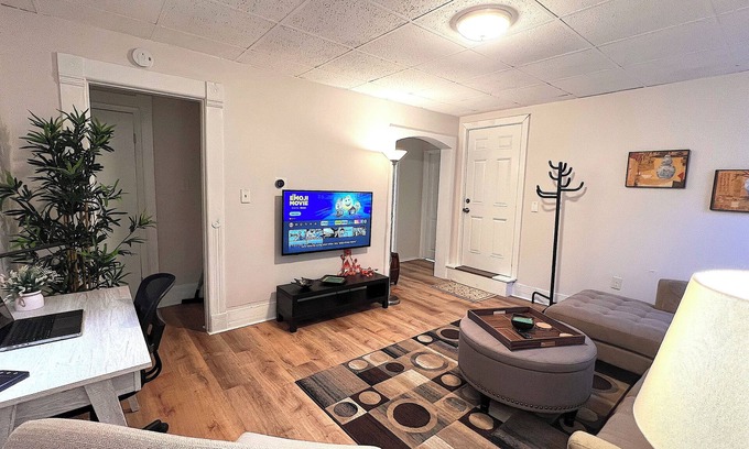 The Hill Apartment | B1 - Walk to YALE Hospital 2