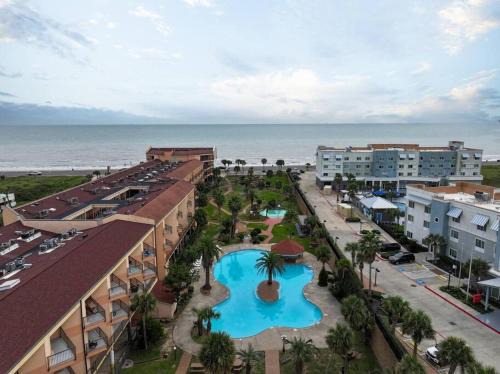 Galveston Apartment | Baca Beach Escape I - 3 Pools - Pet Friendly