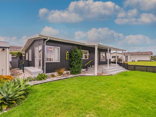 Whangamata House | Bach Life on Seabreeze - Whangamata Holiday Home