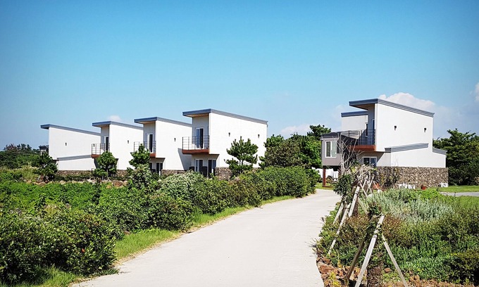 Hallim Condo | BaDang Garden