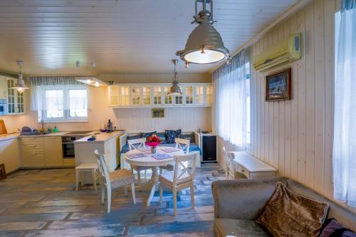 Clutihany Apartment | Balaton Row House