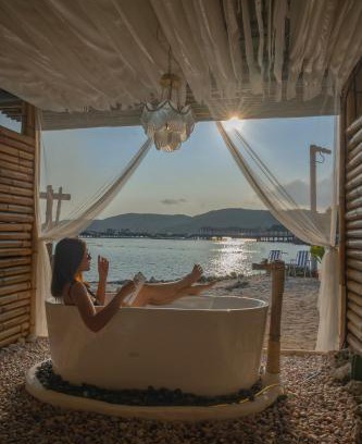 Haad Sang Wan Hotel | Bamboo Beachfront Koh Larn