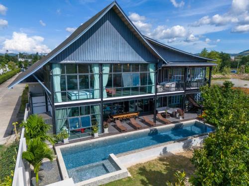 Choeng Thale Villa | BangTao 6卧别墅18米 竞赛级泳池 工业风设计美学 游戏娱乐层 家庭度假 团体聚会