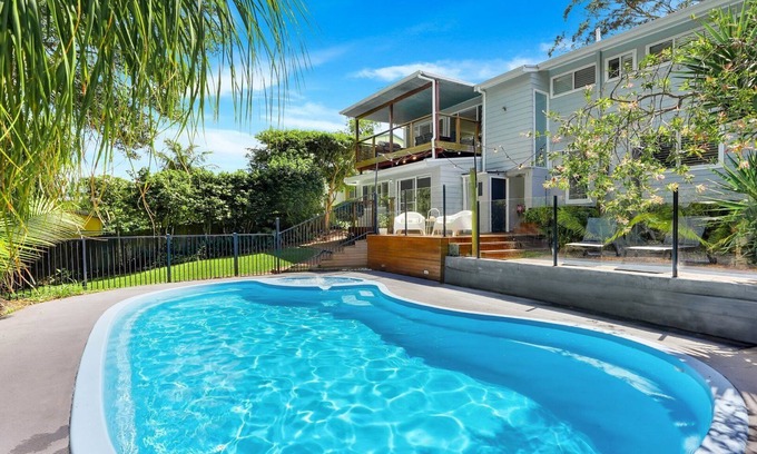 Wamberal House | BANKSIA HOUSE | pool, wifi | Accom Holidays