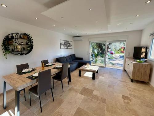 Antibes House | Bas de villa cosy Juan les Pins avec jardin