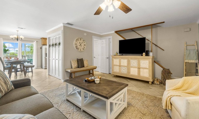 Gulf Lagoon Beach Apartment | Basking by the Beach
